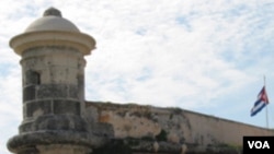 Grupos de derechos humanos calculan que Cuba tiene por lo menos 200 prisioneros políticos.