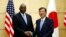 Waziri wa Ulinzi wa Marekani Lloyd Austin akipeana mkono na Waziri Mkuu wa Japan Shigeru Ishiba huko Tokyo Japan, Desemba. 10, 2024.Picha na AP