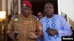 Lieutenant Colonel Yacouba Isaac Zida (L) meets with opposition leader Zephirin Diabre in Ouagadougou, capital of Burkina Faso, Nov. 2, 2014. 