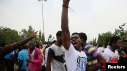 បាតុករ​កាន់​សាសនា​ឥស្លាម​នីកាយ Shi'ite ប្រមូល​ផ្តុំ​គ្នា​ដើម្បី​បាតុកម្ម​ប្រឆាំង​នឹង​ការ​ឃុំ​ខ្លួន​មេដឹកនាំ​របស់​ខ្លួន​គឺ​លោក El Zakzaky នៅ​ក្នុង​ក្រុង Abuja ប្រទេស​នីហ្សេរីយ៉ា កាលពី​ថ្ងៃទី៤ ខែមេសា ឆ្នាំ២០១៨។