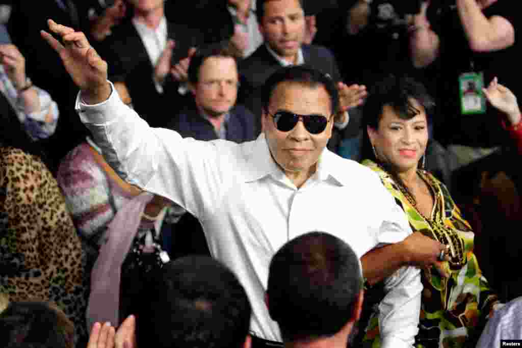 Muhammad Ali umr yo'ldoshi Yolanda bilan, Las-Vegas, Nevada, 1-may, 2010-yil.