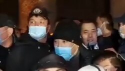 Sadir Japarov prezidentlik vazifasi unga o'tganini aytmoqda