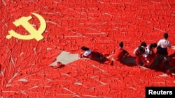 Iqlim o'zgarishiga qarshi yosh faol Greta Tunberg Milandagi anjumanga keldi. Italiya.&nbsp;