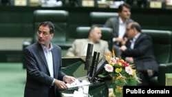 رضا فرجی دانا، وزیر علوم در مجلس 