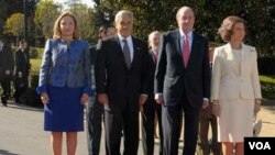 Piñera, acompañado de su esposa, Cecilia Morel, fue recibido en el Palacio El Pardo de Madrid, por el Rey Juan Carlos y la Reina Sofía.