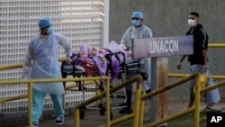 Brazil ရှိ covid ကူးစက်ခံရလူနာကို ဆေးရုံကိုပို့ဆောင်နေ 