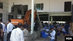 អាជ្ញាធរ​ខេត្ត​ដែល​បាន​ចុះទៅ​កន្លែង​កើតហេតុ​នេះ​ឲ្យ​ដឹងថា​អគារ​ដែល​បាក់​រលំ​នេះ​ជា​សំណង់​មិន​ត្រឹមត្រូវ​តាម​បច្ចេកទេស​និង​មិនបាន​សុំ​ច្បាប់​​អនុញ្ញាត​ត្រឹមត្រូវ។ (រូបថត Photo Supplied)