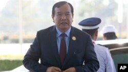 រូបឯកសារ៖លោក ប្រាក់ សុខុន រដ្ឋមន្រ្តី​ក្រសួង​ការបរទេស​នៃ​ប្រទេស​កម្ពុជា បាន​អញ្ជើញ​ចូលរួម​ក្នុង​កិច្ចប្រជុំ​រដ្ឋមន្រ្តី​ការបរទេស​អាស៊ី​អឺរ៉ុប (ASEM) នៅឯ​មជ្ឈមណ្ឌល​សន្និបាត​អន្តរជាតិ​មីយ៉ាន់ម៉ា កាលពី​ថ្ងៃចន្ទ ទី២០ ខែវិច្ឆិកា ឆ្នាំ២០១៧ នៅទីក្រុង​ណៃពិដោ ប្រទេស​មីយ៉ាន់ម៉ា។