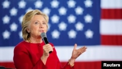 La nominada presidencial demócrata Hillary Clinton durante una reunión con votantes en Haverford, Pennsylvania, el 4 de octubre de 2016. 