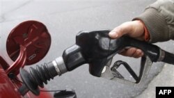 Obama: Neft qimmatlab boraversa, zaxirani ishga solamiz