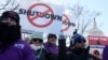 Federal air traffic controller union members protest the partial U.S. federal government shutdown in a rally at the U.S. Capitol in Washington, U.S. Jan. 10, 2019. 