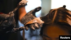 سینگار ځای - د ویښتانو رنگول