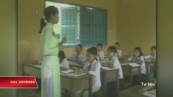  Nhiều người bất bình vụ giáo viên nữ bị điều động 'phục vụ quan khách'