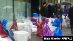 Birački materijal dan nakon izbora na ulici u Tuzli