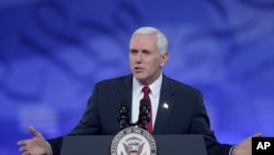លោក​អនុប្រធានាធិបតី Mike Pence ថ្លែង​នៅ​សន្និសីទ​សកម្មភាព​នយោបាយ​អភិរក្ស​និយម ​ឬ​ហៅ​កាត់​ថា CPAC នៅ National Harbor កាលពី​ថ្ងៃទី២៣ ខែកុម្ភៈ ឆ្នាំ២០១៧។