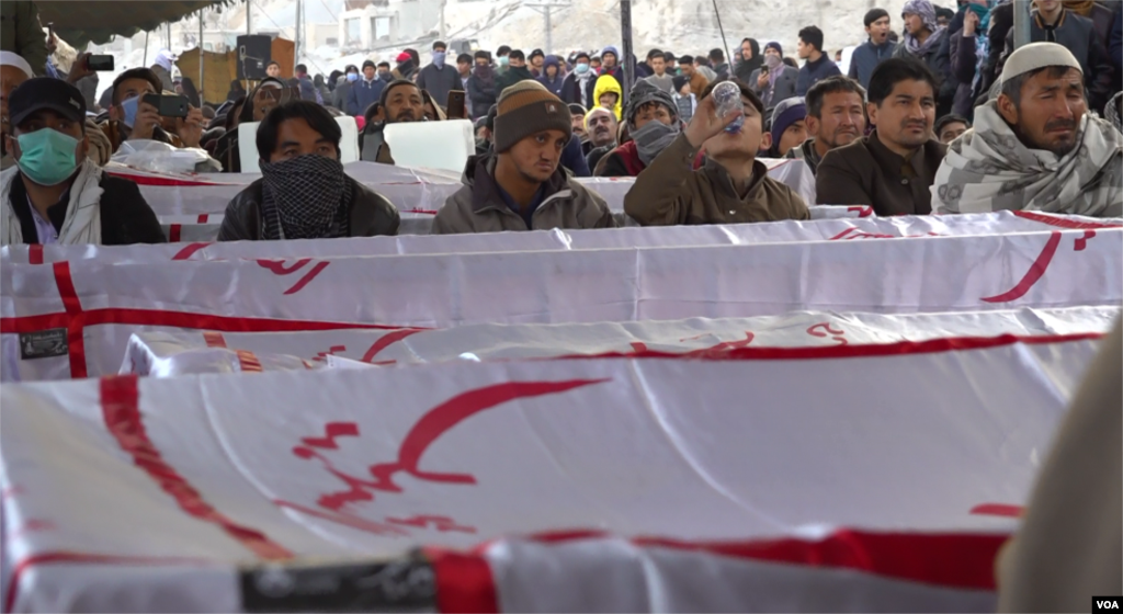 'مجلس وحدتِ مسلمین' نے کے عہدے داروں کا کہنا ہے کہ میتوں کی تدفین اس وقت تک نہیں ہو گی جب تک وزیرِ اعظم عمران خان کی جانب سے واقعے کی تحقیقات کے لیے ایک آزاد کمیشن تشکیل نہیں دیا جاتا۔ 