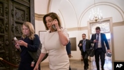 Predsedavajuća Predstavničkog doma Nensi Pelosi dolazi na Kapitol Hil pred svedočenje Džozefa Megvajera, direktora nacionalnih obaveštajnih službi, 26. septembra 2019. 