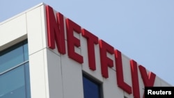 Archivo - El logotipo de Netflix en las oficinas de la empresa en Hollywood, Los Angeles, California.