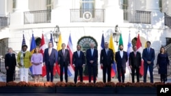 Presiden Joe Biden menjadi tuan rumah bagi pemimpin dari negara-negara benua Amerika untuk KTT perdana Kemitraan Pemimpin Negara-negara Amerika di Gedung Putih, hari Jumat (3/11).