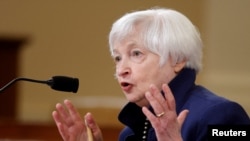 资料照片：美国财政部长珍妮特·耶伦在国会作证。
