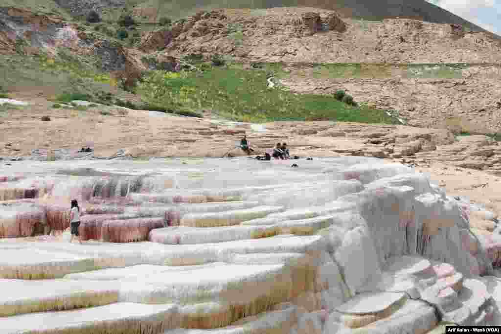 Ji Bajarokê Elbakê (Başkale) Çend Wêne Travertena