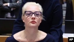 Во деветминутната видеопорака исполнета со бес, Навалнаја (47) го обвини Путин дека го убил нејзиниот сопруг