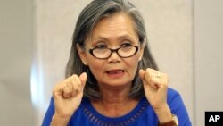 លោកស្រី មូរ សុខហួរ មេដឹកនាំ​មួយ​រូប​នៃ​គណបក្ស​ប្រឆាំងថ្លែង​​នៅក្នុង​សន្និសីទ​សារព័ត៌មាន​មួយក្នុង​ទីក្រុង​ហ្សាកាតា​នៃ​ប្រទេស​ឥណ្ឌូនេស៊ី​នៅ​ថ្ងៃពុធ ទី៦ ខែវិច្ឆិកា ឆ្នាំ២០១៩។ 