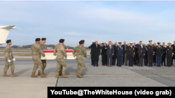 په سوریې کې د وژل شویو امریکايي سرتېرو د جسدونو انتقال 