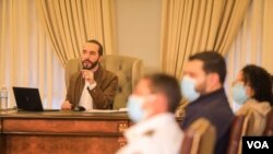 En cadena nacional, presidente Bukele anuncia nuevas medidas en El Salvador por tema de Coronavirus al tiempo que expone y compara situación con otros países de Centroamérica.