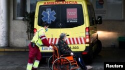 An ambulance worker arrives with a patient at the 12 de Octubre Hospital, amid the coronavirus disease (COVID-19) outbreak, in Madrid, Spain, March 31, 2020.