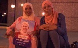 Ennahda supporters are pictured at a rally, Sept. 13, 2019, in Tunis, Tunisia. (L. Bryant/VOA)