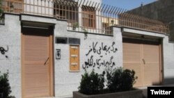 همزمان با اعیاد بهائیان، بازداشت و پلمب مغازه های آنها افزایش یافته است. 