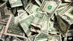 Billetes de dólares. Foto de archivo.