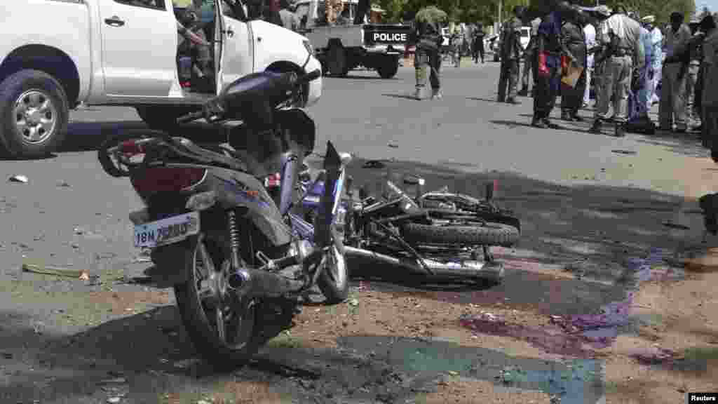 Jami'an tsaro a kusa da inda wani dan kunar bakin wake ya kai hari a N'Djamena, Chadi &nbsp;