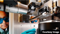 Naučnici su izmjerili vrijeme na molekulu hidrogena (H2) koju su pogodili rendgenskim zracima iz sinkrotronskog svjetlosnog izvora PETRA III, lociranog u DESY-ju, Deutsches Elektronen-Synchrotron. (DESY)