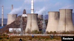 北京郊區火力發電廠的煙囪。（2011年11月22日）