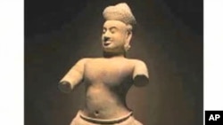 វត្ថុ​បុរាណ​នេះ​មាន​ទម្ងន់​ប្រហែល​២៥០​គីឡូក្រាម​និង​កម្ពស់​​ជាង​១,៥​ម៉ែត្រ។