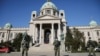 Vojska Srbije u vreme vanrednog stanja zbog korona virusa ispred Skupštine Srbije, Foto: REUTERS/Marko Djurica