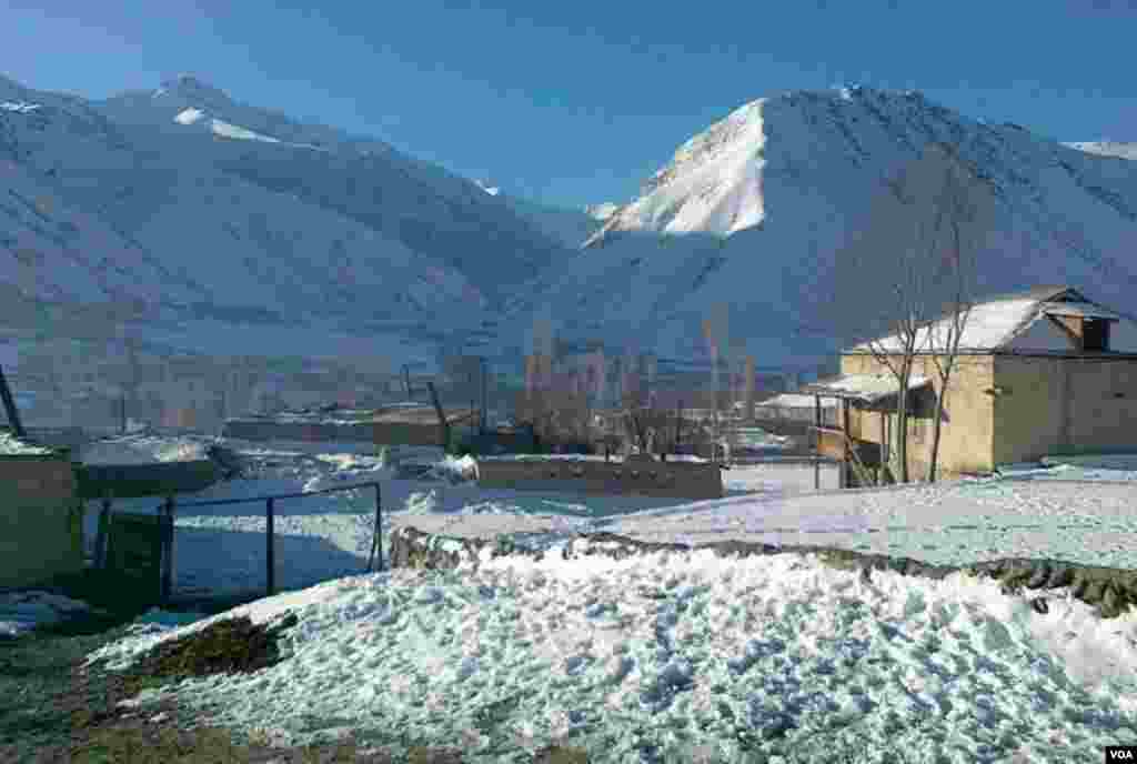 Bu qishloq ahli qish kunlarida chiroqsiz bo'lsada, chorva ortidan tezak-tappi yoqib uylarini isitishadi