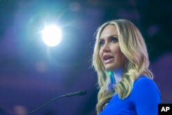 ARHIVA - Lara Tramp na Konferenciji konzervativne političke akcije u Merilendu, 3. marta 2023. (Foto: AP/Alex Brandon)