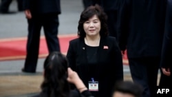 រូបឯកសារ៖ អ្នកស្រី Choe Son Hui ចូលរួមពិធីស្វាគមន៍មេដឹកនាំកូរ៉េខាងជើង លោក Kim Jong Un នៅវិមានប្រធានាធិបតី ក្នុងទីក្រុងហាណូយ ប្រទេសវៀតណាម ថ្ងៃទី១ ខែមីនា ឆ្នាំ២០១៩។