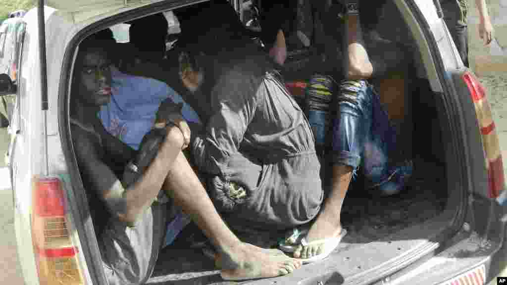 Students of Garissa University College take shelter in a vehicle after fleeing from an attack by gunmen in Garissa, April 2, 2015.