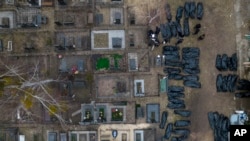 Тела мирных жителей, убитых в ходе российской оккупации в городе Буча, Украина. Апрель 2022 года.