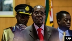 រូបឯកសារ៖ អតីត​ប្រធានាធិបតី​ស៊ីមបាវ៉េ លោក Robert Mugabe ថ្លែង​ក្នុង​ខួប​កំណើត​ទី​៩៣​របស់​លោក នៅ​ទីក្រុង​ហារ៉ារ៉េ កាល​ពី​ឆ្នាំ​២០១៧។