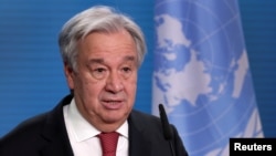 រូបឯកសារ៖ អគ្គលេខាធិការ​​អង្គការ​សហប្រជាជាតិ ​លោក Antonio Guterres ថ្លែង​សុន្ទរកថា​ក្នុង​សន្និសីទ​សារព័ត៌មាន​​មួយ​នៅ​ទីក្រុង​ប៊ែកឡាំង ប្រទេស​អាល្លឺម៉ង់ ថ្ងៃទី១៧ ខែធ្នូ ឆ្នាំ២០២០។ 